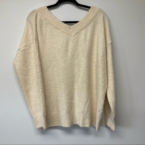 NWT Topshop Boucle V- Neck Sweater Cream - Picture 3 of 9